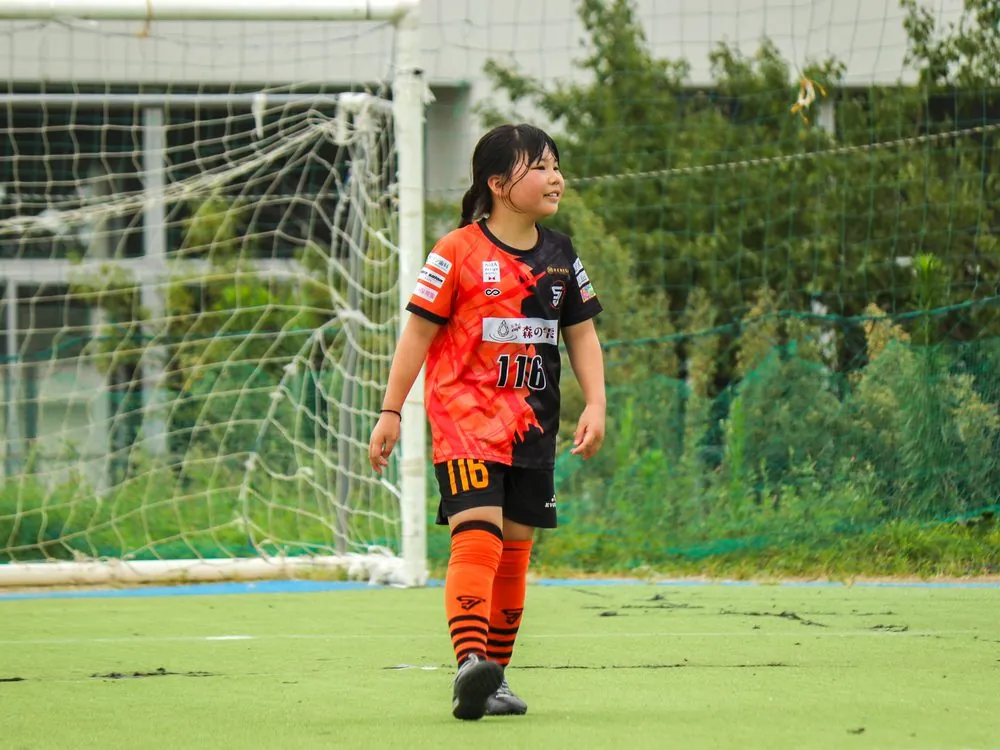 プレーする女子選手